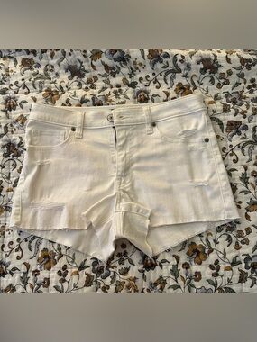 Abercrombie and Fitch Women's White Distressed Denim Shorts low rise size 27